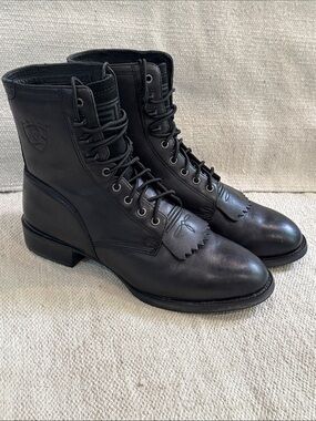 Ariat Men's size 9 wide Black laced Leather heritage kiltie Boots style 32501